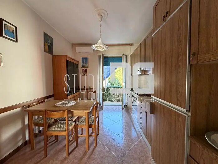 Appartamento bilocale in vendita in Via Salita al Biulè, Cesano Maderno