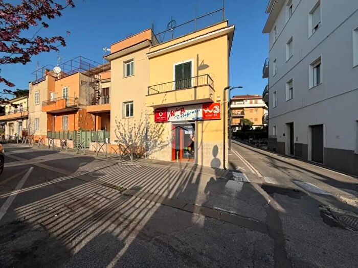 Appartamento monolocale in vendita in Via XXI Aprile, Fara In Sabina