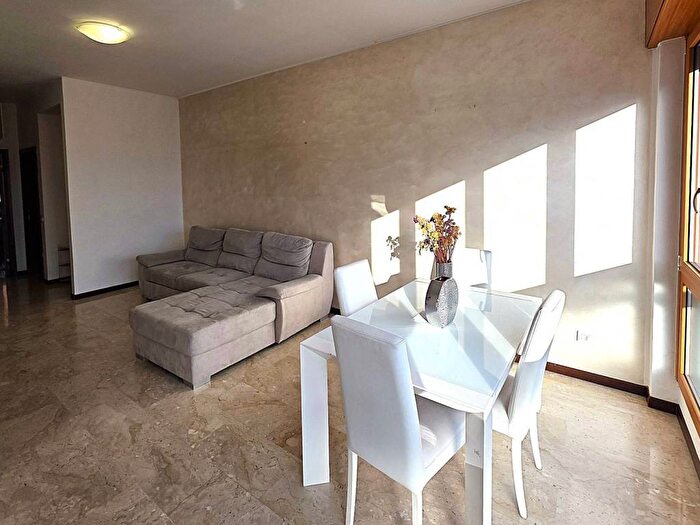 Appartamento bilocale in affitto in Viale Duca dAosta, Piazza Santa Maria, Busto Arsizio