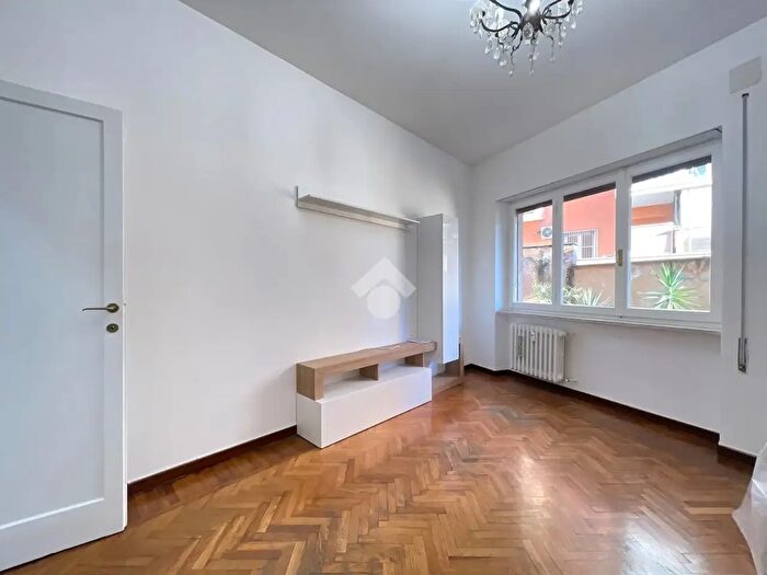 Appartamento bilocale in affitto in Via Nemorense, Roma