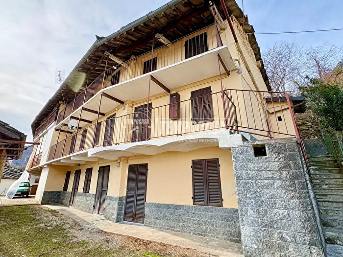 Appartamento con 9 locali in vendita in Borgata San Filippo, Giaveno