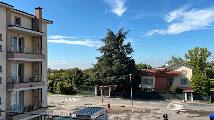 Appartamento trilocale in vendita in Via La Spezia, Parma
