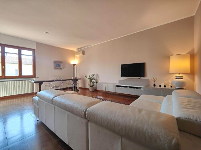 Casa con 9 locali in vendita in Empoli