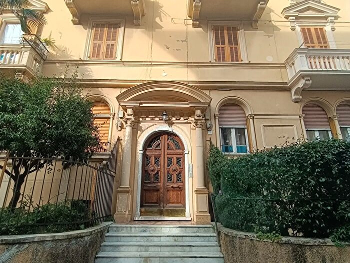 Appartamento con 6 locali in vendita in Via della Insurrezione, Genova