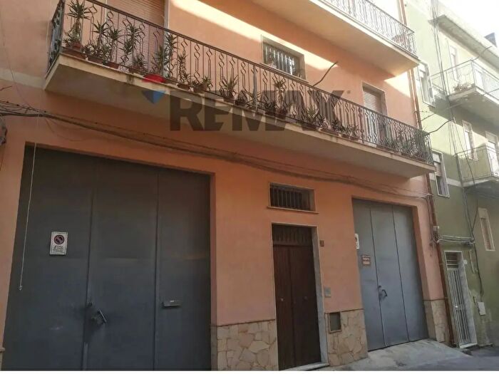 Appartamento con 5 locali in vendita in Via Agrigento, Caltagirone