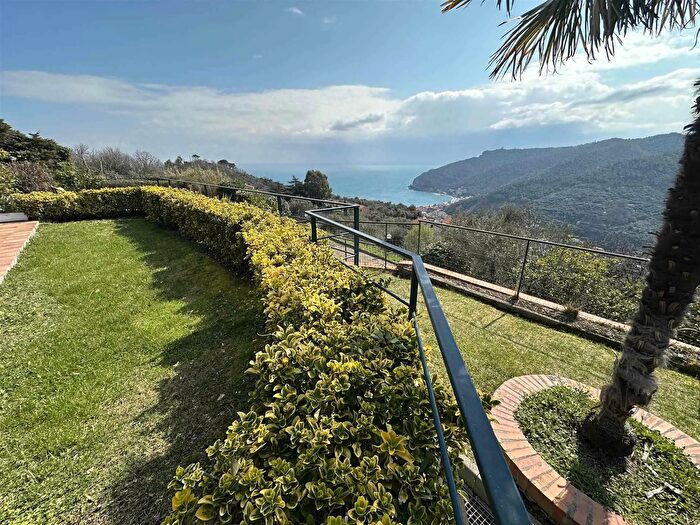 Appartamento con 5 locali in affitto in Noli Savona Sv, Noli