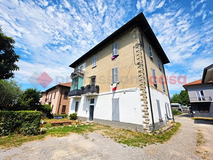Appartamento trilocale in vendita in Via Cesura, Vertemate Con Minoprio