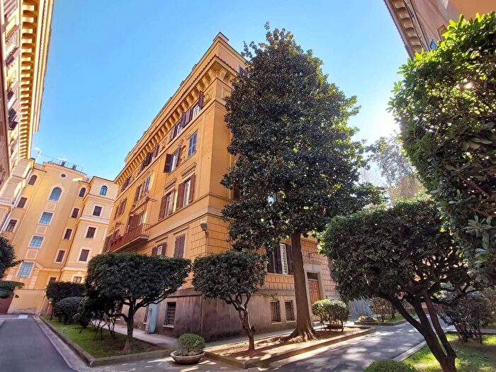 Appartamento trilocale in affitto in Viale Bruno Buozzi, Parioli, Roma