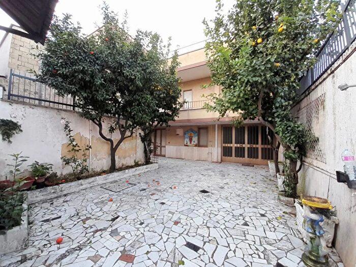 Casa con 5 locali in vendita in Caivano