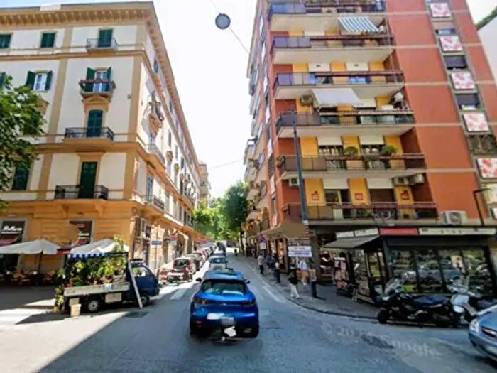 Appartamento con 6 locali in vendita in Via Cimarosa, Napoli