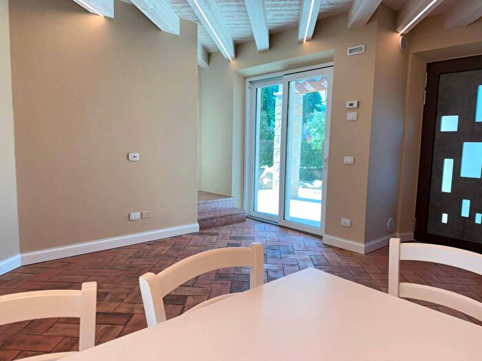 Casa quadrilocale in affitto in Viale Novembre, Centro, Caprino Veronese