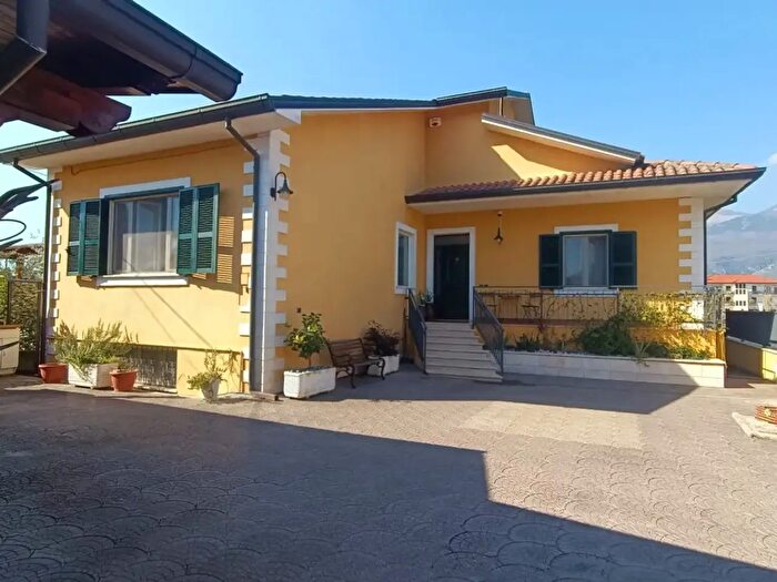 Casa con 6 locali in vendita in Via Pantano, Sora