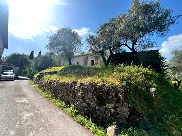 Casa con 8 locali in vendita in Lucca