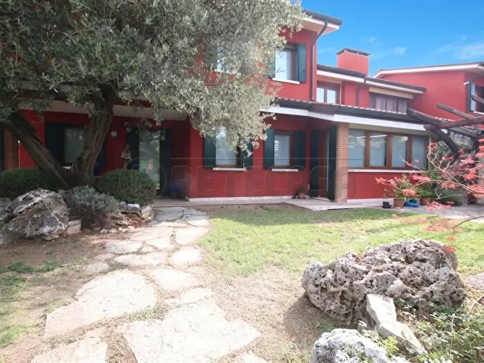 Casa con 8 locali in vendita in Via Giuseppe Verdi, Barbarano Mossano