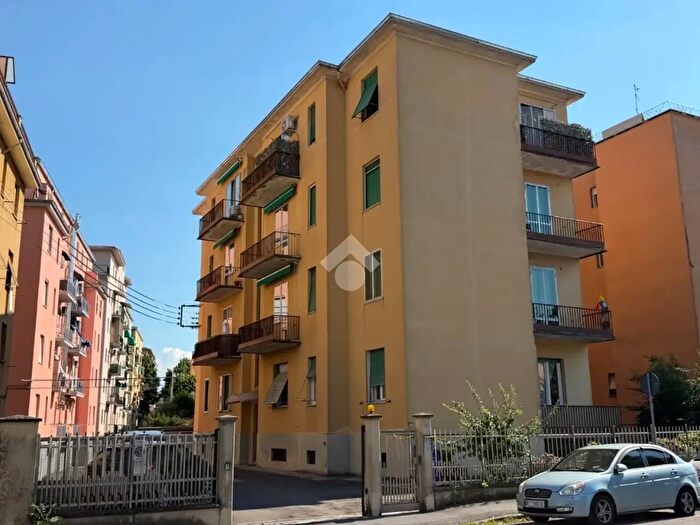 Appartamento trilocale in vendita in Via Volturno, Parma