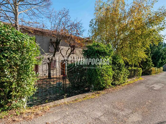 Appartamento con 6 locali in vendita in Baiso