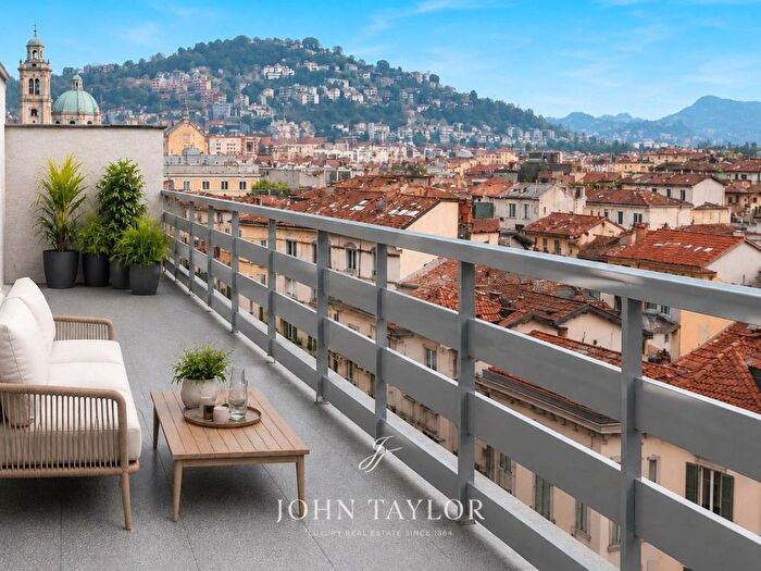 Casa con 5 locali in affitto in Piazza Duomo, Centro Storico, Como