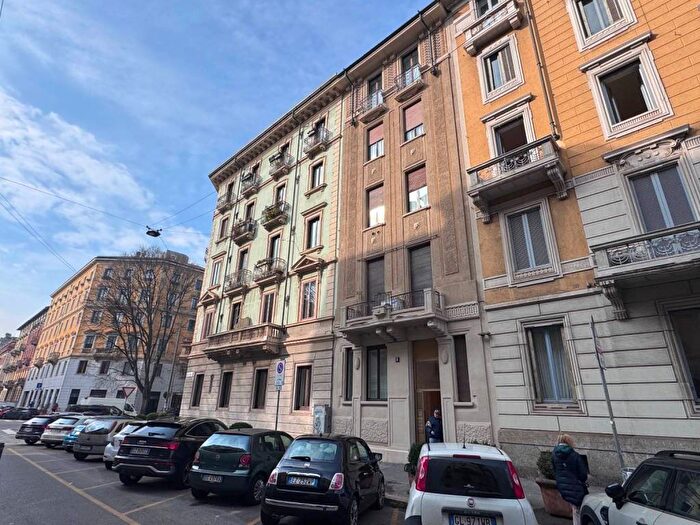 Appartamento trilocale in affitto in Via Francesco Petrarca, Vincenzo Monti, Milano