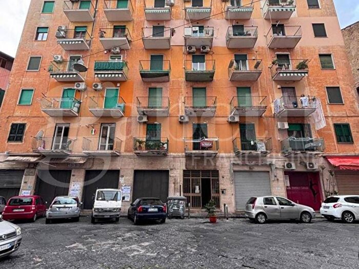 Appartamento quadrilocale in affitto in Via SantAntonio Abate, Tribunali, Napoli