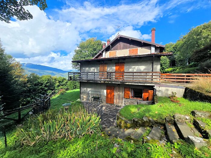 Casa con 5 locali in vendita in Melo di Cutigliano, Abetone Cutigliano