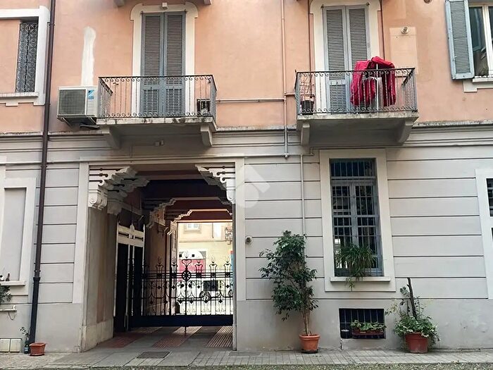 Appartamento quadrilocale in affitto in Via Vigevano, Milano