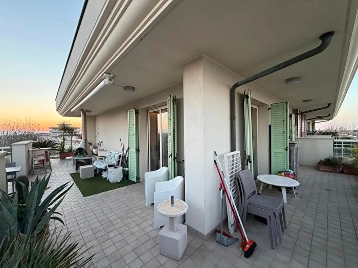 Appartamento con 6 locali in vendita in Via Gaio Valerio Catullo, BellariaIgea Marina