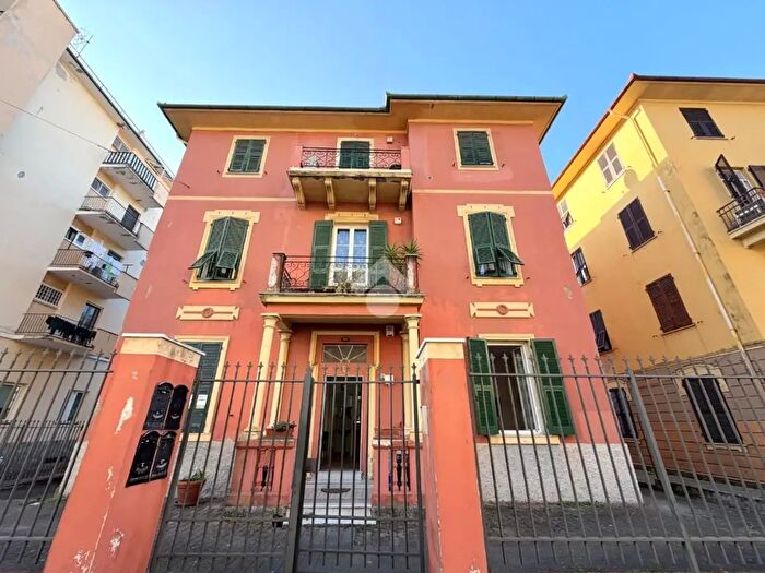 Appartamento quadrilocale in vendita in Via V Fascie, Sestri Levante