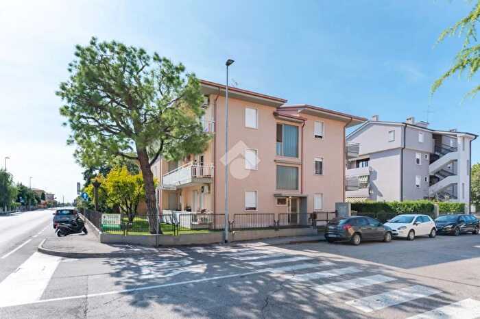 Appartamento quadrilocale in vendita in Via Alberto Fogagnolo, Villafranca Di Verona