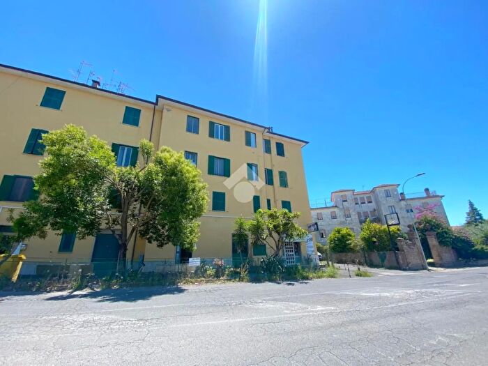 Appartamento trilocale in vendita in Via Ferruti, Montopoli Di Sabina