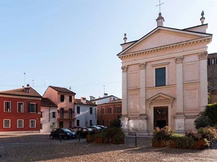 Appartamento monolocale in affitto in via Cavriani, Centro, Mantova