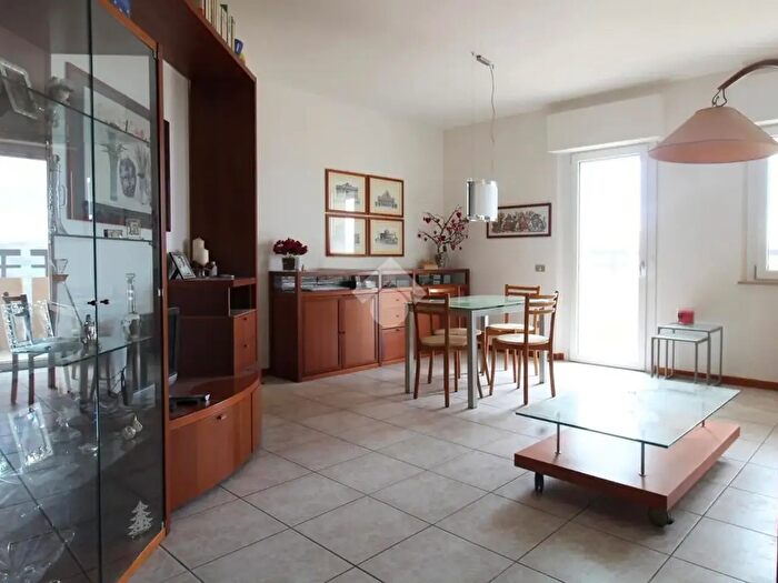 Appartamento quadrilocale in vendita in Via Pilotti, Teramo