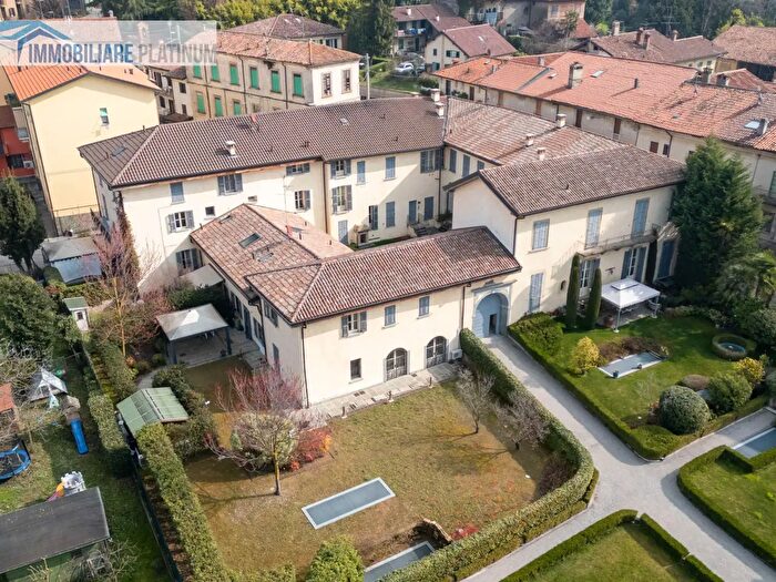 Appartamento quadrilocale in vendita in Via Greppi, Casatenovo