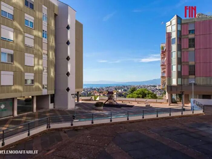 Appartamento trilocale in vendita in Via degli Iris, Genova