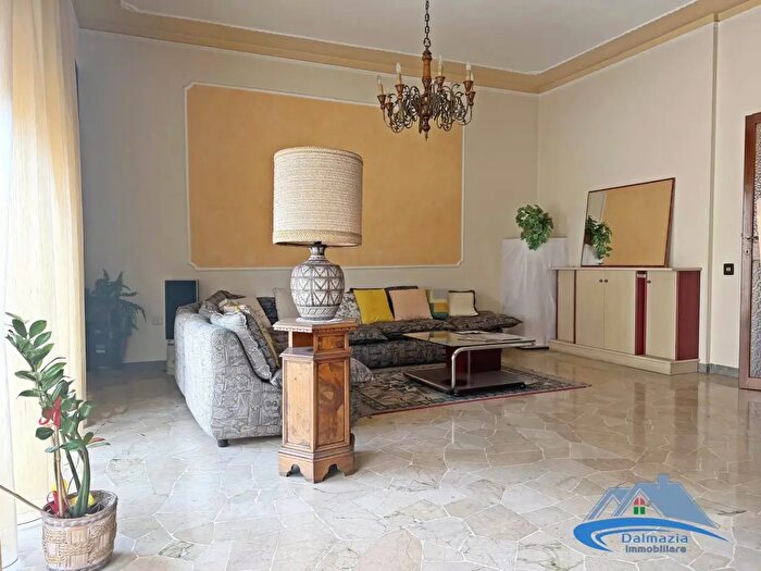 Appartamento con 6 locali in vendita in Via del Lanificio, Terni