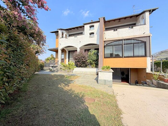Casa con 6 locali in vendita in Furato, Inveruno