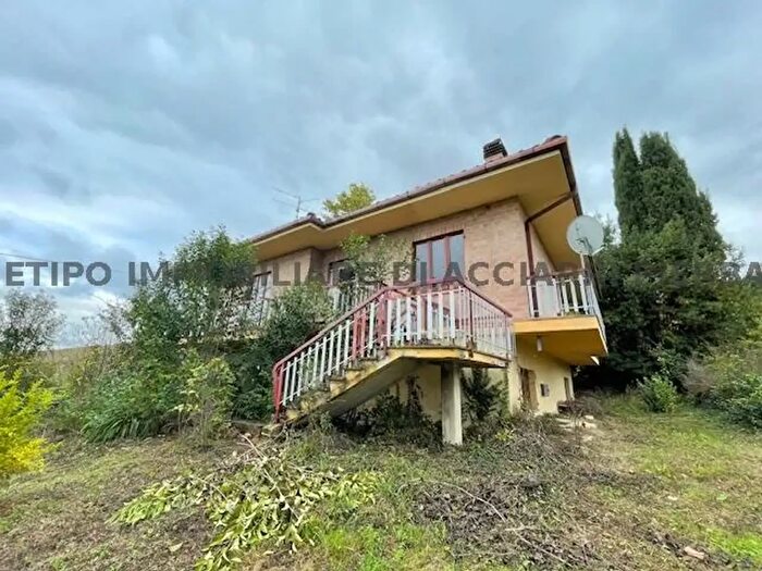 Casa con 8 locali in vendita in Val Menocchia, Carassai