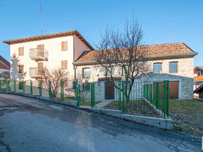 Casa con 9 locali in vendita in Borgo Valbelluna