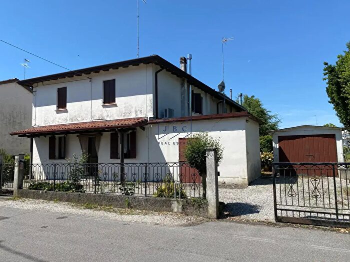 Casa con 5 locali in vendita in Via Gorgazzo, Oderzo