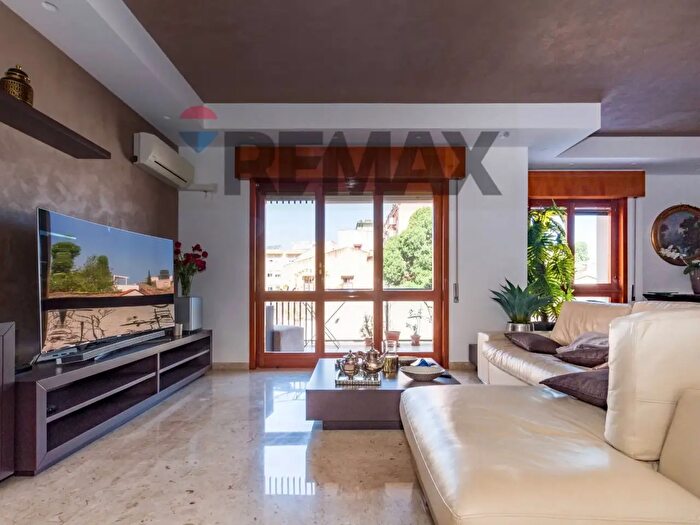 Appartamento con 6 locali in vendita in Viale Praga, Palermo