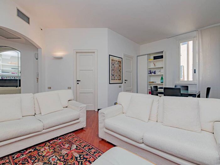 Appartamento trilocale in affitto in Via San Marco, Turati, Milano