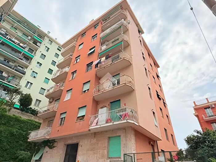 Appartamento con 5 locali in vendita in Via l Calda, Genova