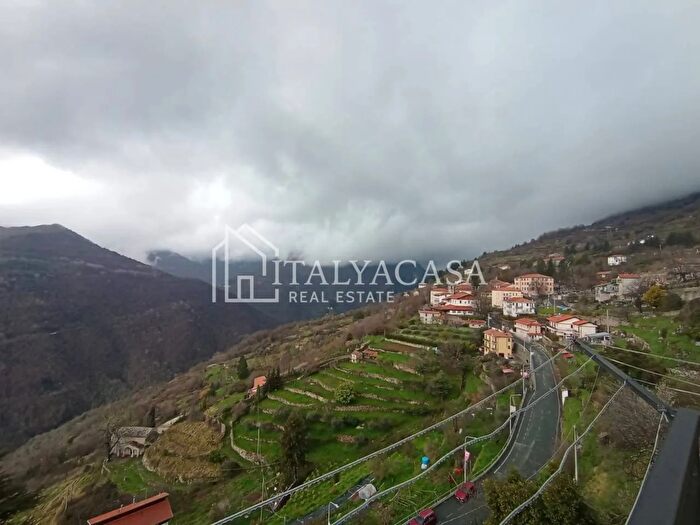 Appartamento quadrilocale in vendita in Via Cava, Triora