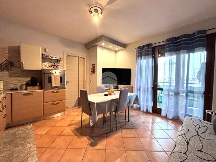 Appartamento trilocale in vendita in Via Galluzzi, Torrevecchia Pia