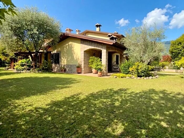 Casa quadrilocale in vendita in Via Garibaldi, Nuvolento
