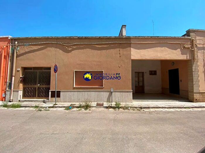 Casa quadrilocale in vendita in Via Luglio, Squinzano