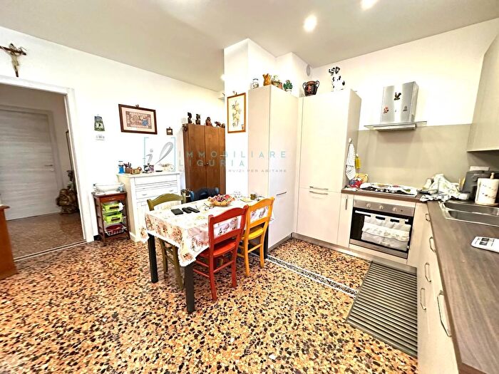 Appartamento quadrilocale in vendita in Viale Pontelungo, Albenga