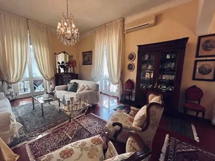 Appartamento con 5 locali in vendita in Piazza Cesare Battisti, La Spezia