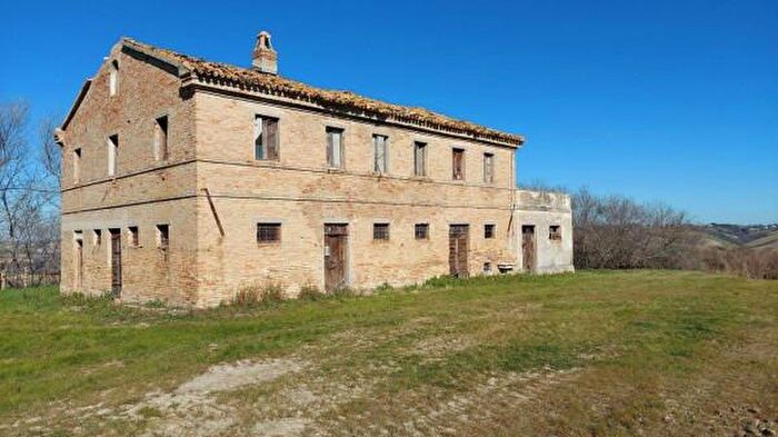 Casa con 6 locali in vendita in Belvedere Ostrense