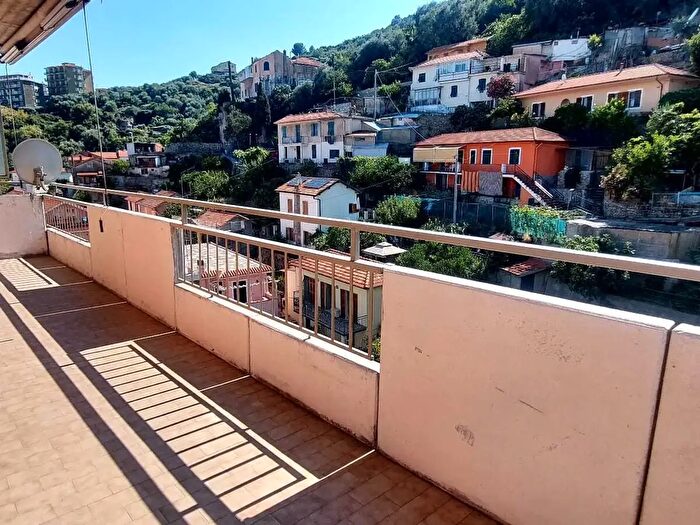 Appartamento con 5 locali in vendita in Via dei Mirti, Imperia