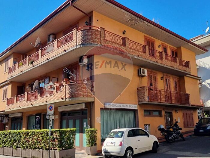 Appartamento trilocale in affitto in via tripoli, Centro, Aci Castello